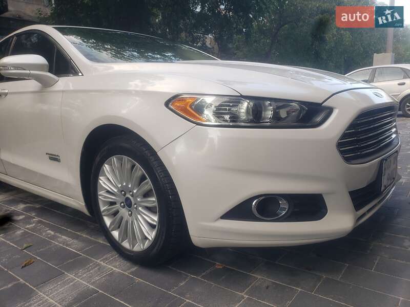 Седан Ford Fusion 2013 в Ужгороде