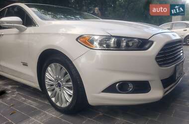 Седан Ford Fusion 2013 в Ужгороде