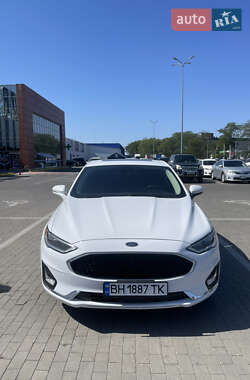 Седан Ford Fusion 2020 в 