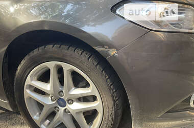 Седан Ford Fusion 2015 в 
