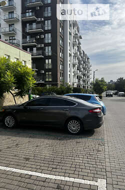 Седан Ford Fusion 2015 в 
