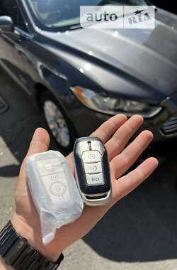 Седан Ford Fusion 2015 в 