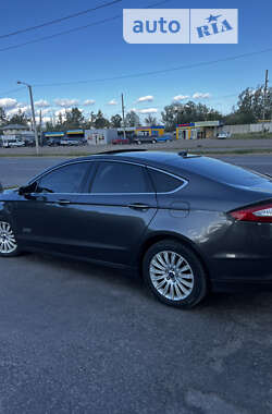 Седан Ford Fusion 2015 в 