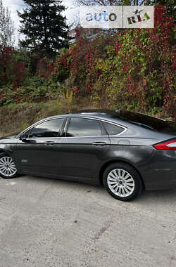 Седан Ford Fusion 2015 в 