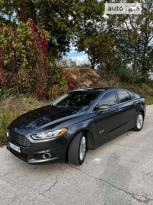 Седан Ford Fusion 2015 в 