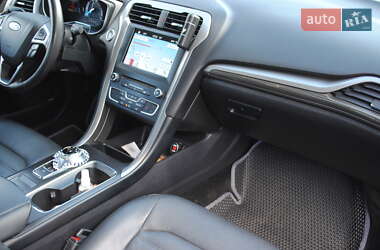 Седан Ford Fusion 2017 в 