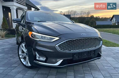 Седан Ford Fusion 2017 в 