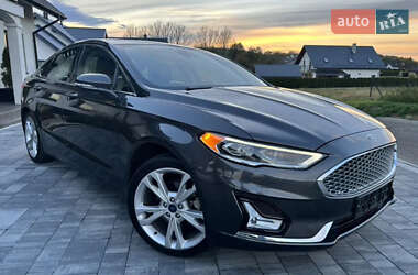 Седан Ford Fusion 2017 в 