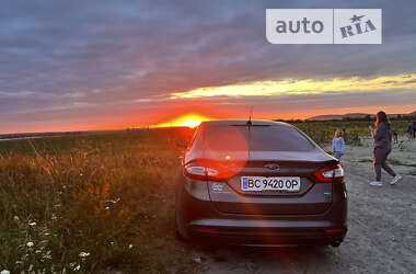 Седан Ford Fusion 2016 в 