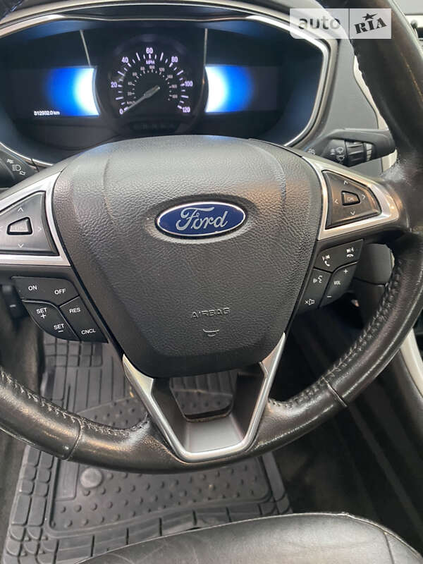 Седан Ford Fusion 2014 в Стрию