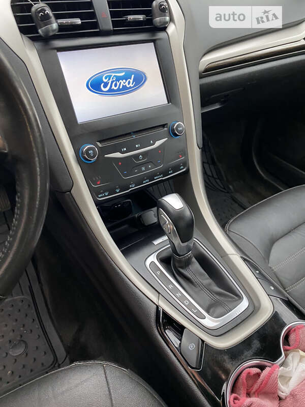 Седан Ford Fusion 2014 в Стрию