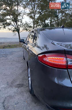Седан Ford Fusion 2015 в 