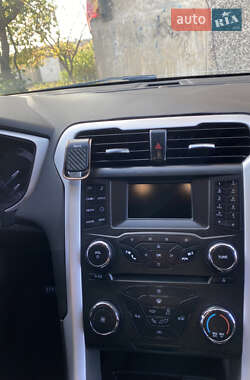 Седан Ford Fusion 2015 в 