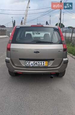 Хэтчбек Ford Fusion 2004 в 