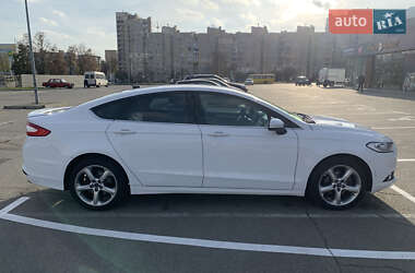 Седан Ford Fusion 2016 в 