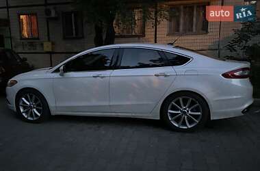 Седан Ford Fusion 2016 в 
