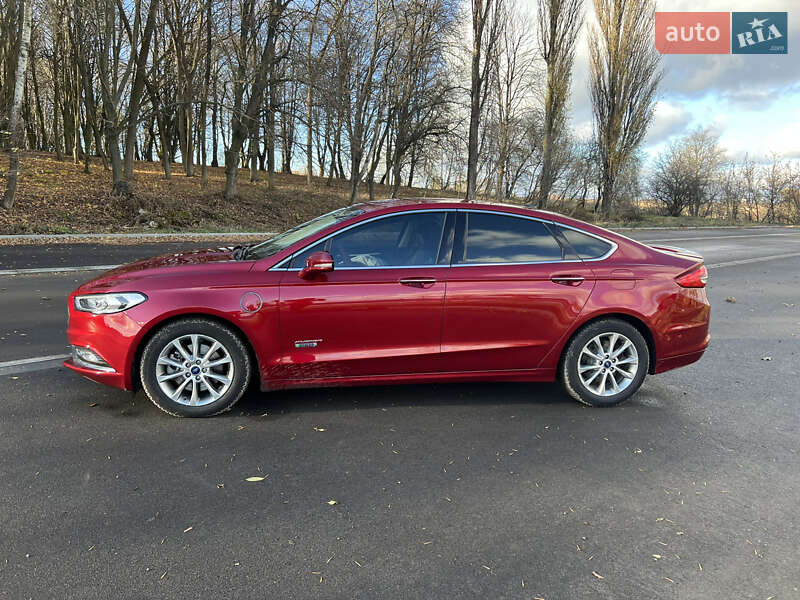 Седан Ford Fusion 2016 в Бурштині