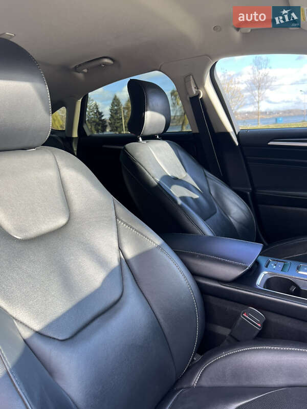 Седан Ford Fusion 2016 в Бурштині