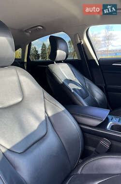 Седан Ford Fusion 2016 в 