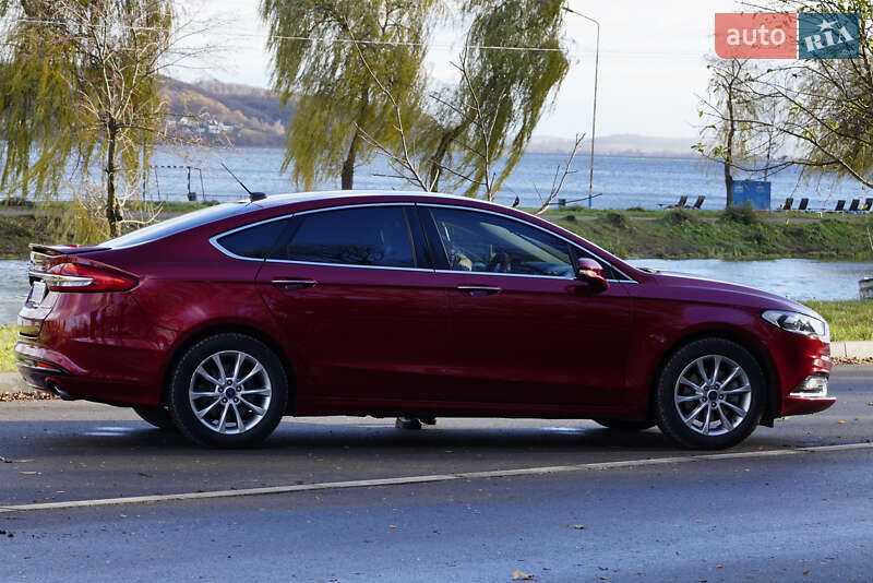 Седан Ford Fusion 2016 в Бурштині