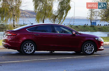 Седан Ford Fusion 2016 в 