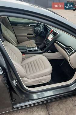 Седан Ford Fusion 2019 в 