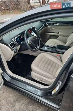 Седан Ford Fusion 2019 в 