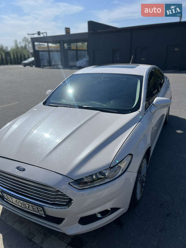 Седан Ford Fusion 2015 в Надвірній