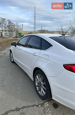 Седан Ford Fusion 2017 в 