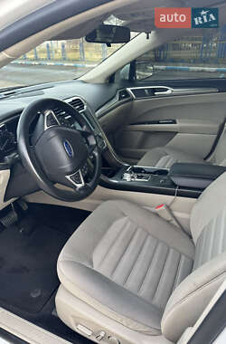 Седан Ford Fusion 2017 в 