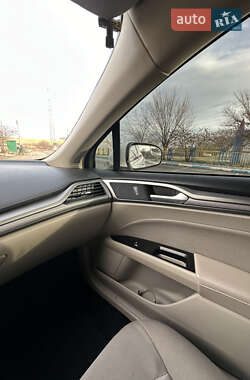 Седан Ford Fusion 2017 в 