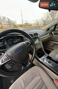 Седан Ford Fusion 2017 в 