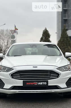 Седан Ford Fusion 2019 в 