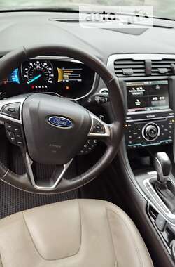 Седан Ford Fusion 2015 в 