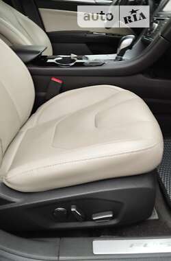 Седан Ford Fusion 2015 в 