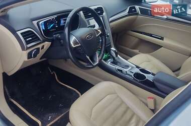 Седан Ford Fusion 2013 в 