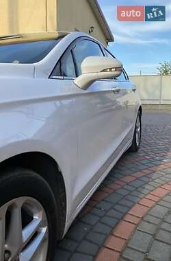 Седан Ford Fusion 2016 в 