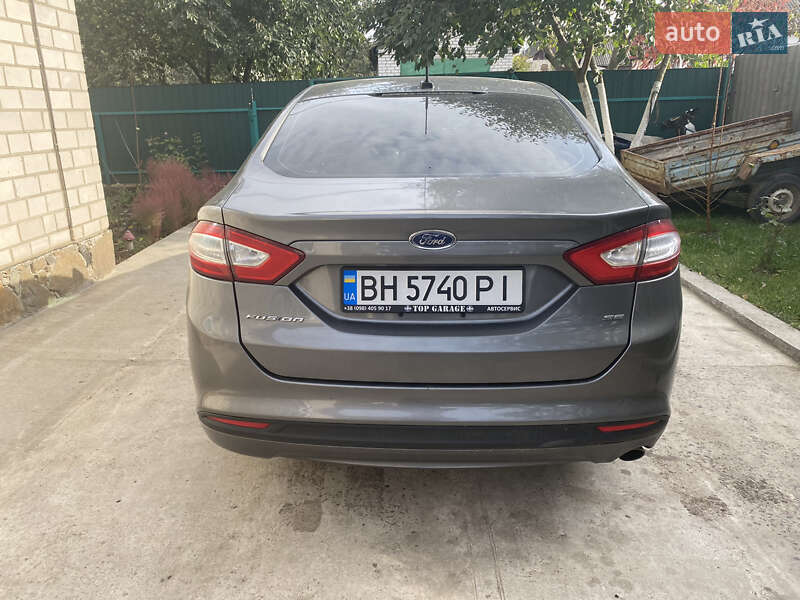 Седан Ford Fusion 2013 в Смілі