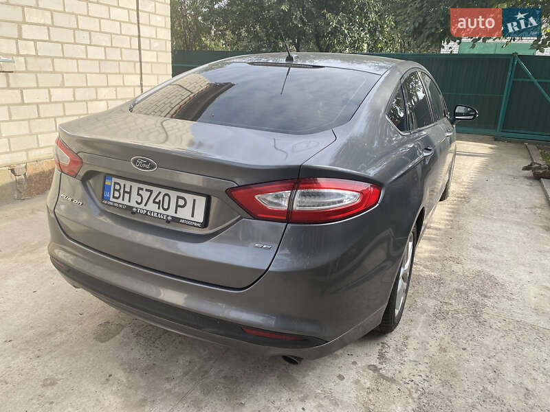 Седан Ford Fusion 2013 в Смілі