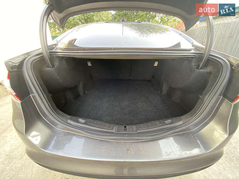 Седан Ford Fusion 2013 в Смілі