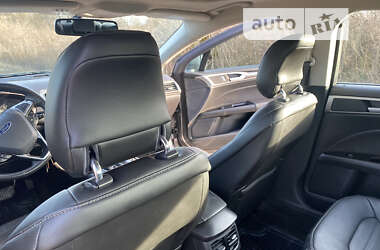 Седан Ford Fusion 2013 в 