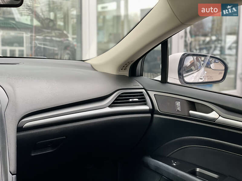 Седан Ford Fusion 2016 в Одесі