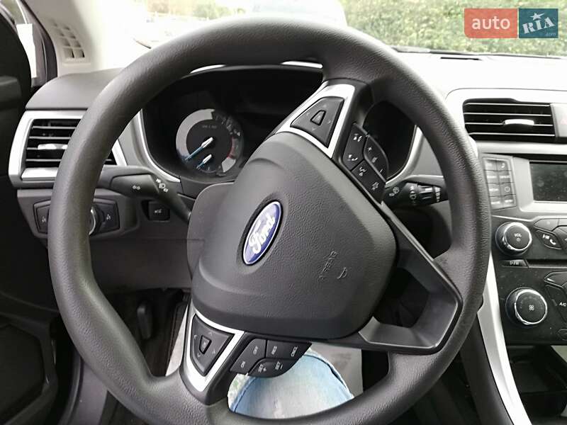 Седан Ford Fusion 2013 в Александрие