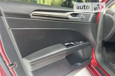 Седан Ford Fusion 2014 в 