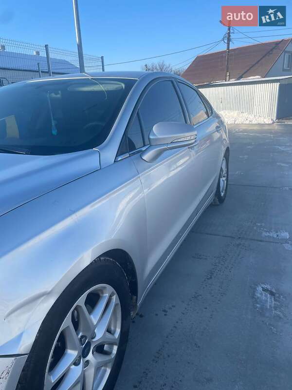 Седан Ford Fusion 2016 в Каневе