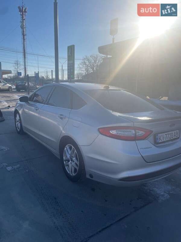 Седан Ford Fusion 2016 в Каневе