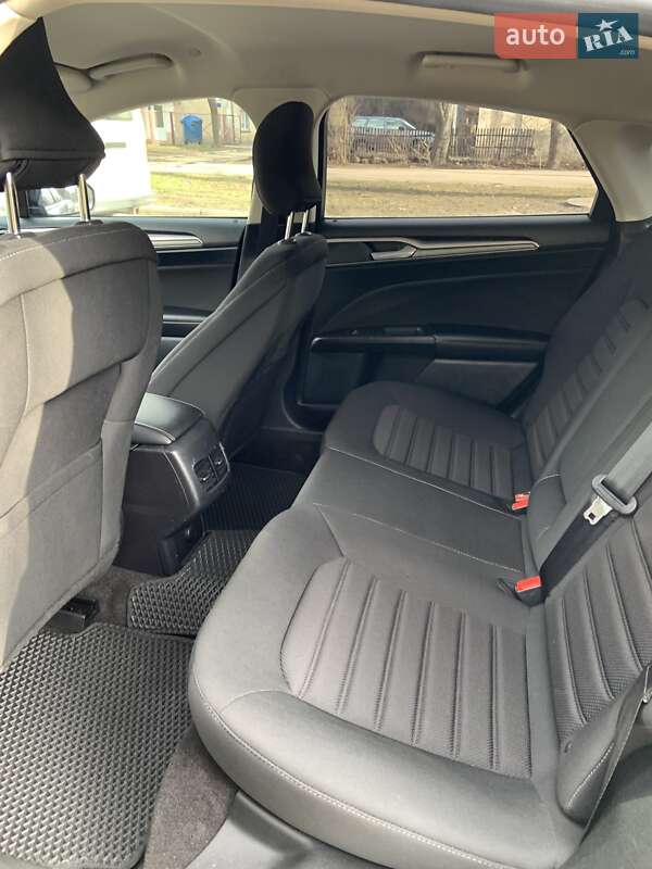 Седан Ford Fusion 2019 в Одесі