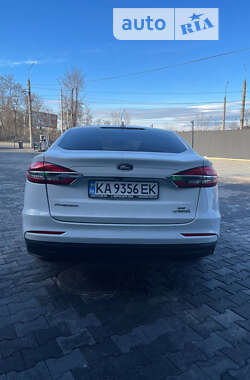 Седан Ford Fusion 2019 в Черновцах