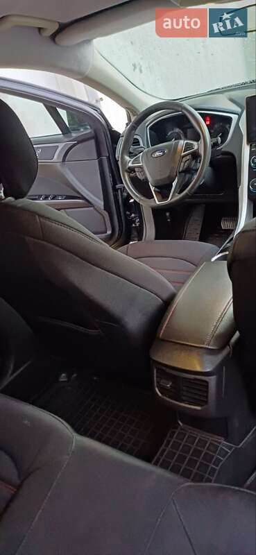 Седан Ford Fusion 2013 в Львові