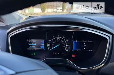 Седан Ford Fusion 2015 в 